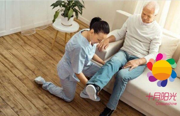 在绵阳，护理老人的保姆一个月多少钱？(图1)