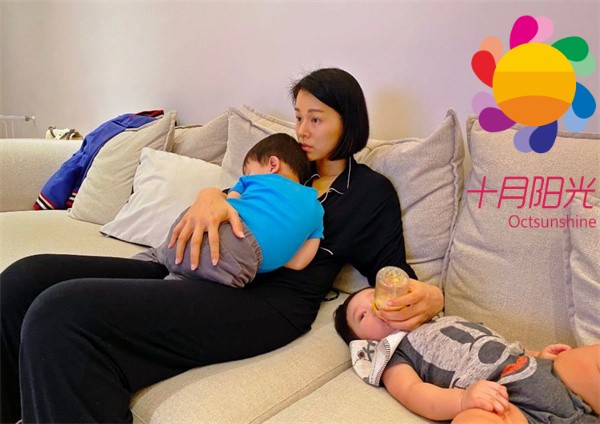 宝宝满月后，该请月嫂还是育儿嫂？(图2)